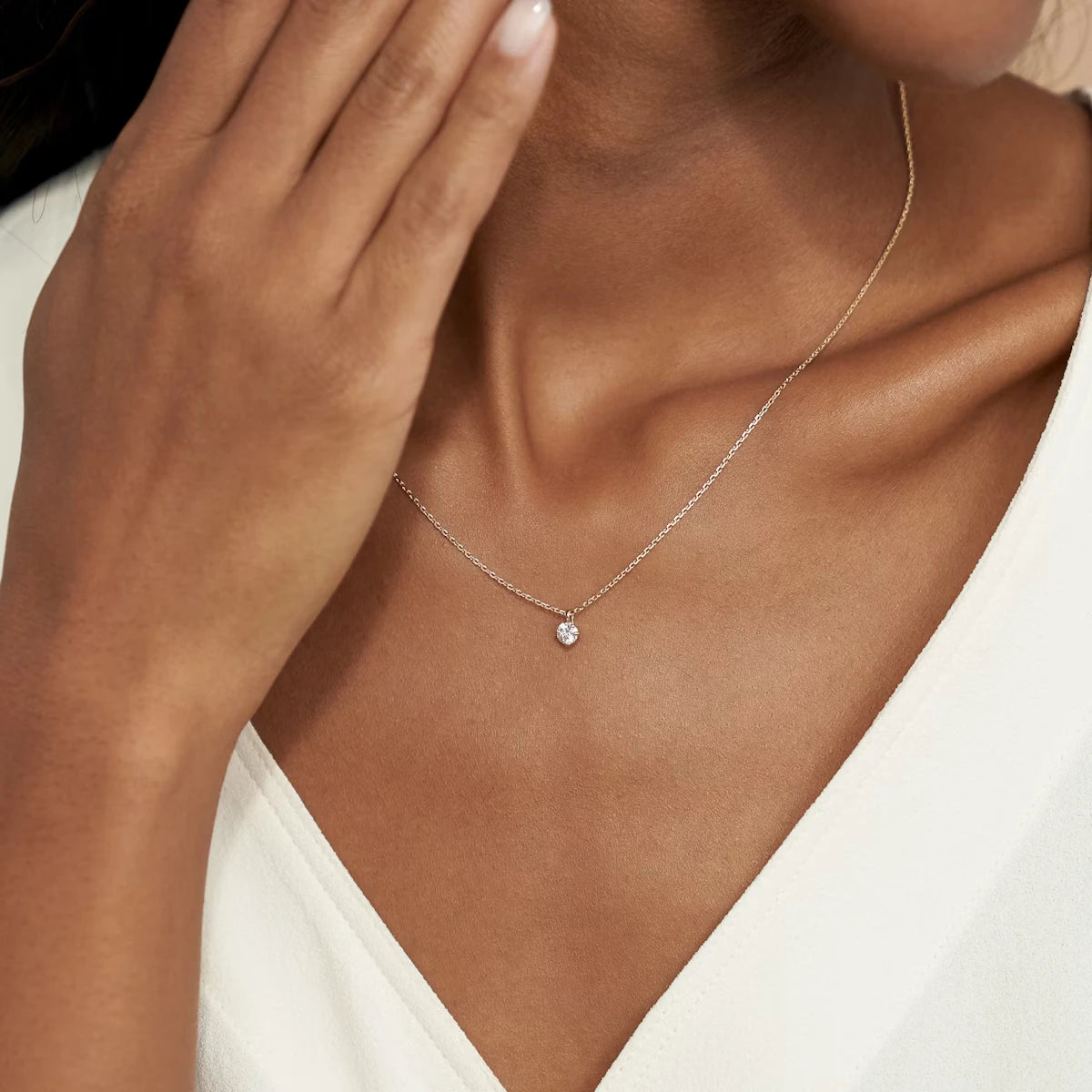 Emari Solitaire Pendant